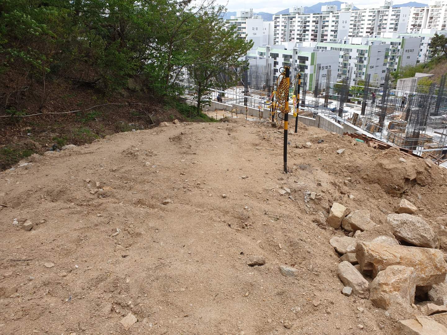 교회 주변 작업 전