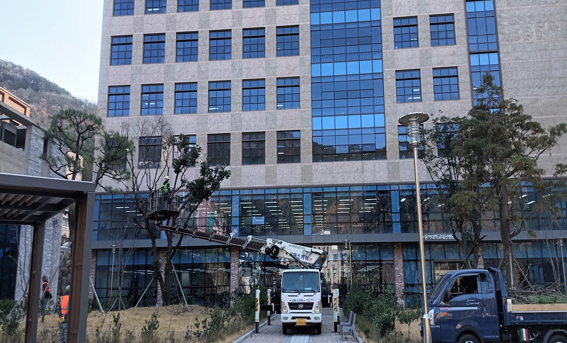 ​전지작업 중