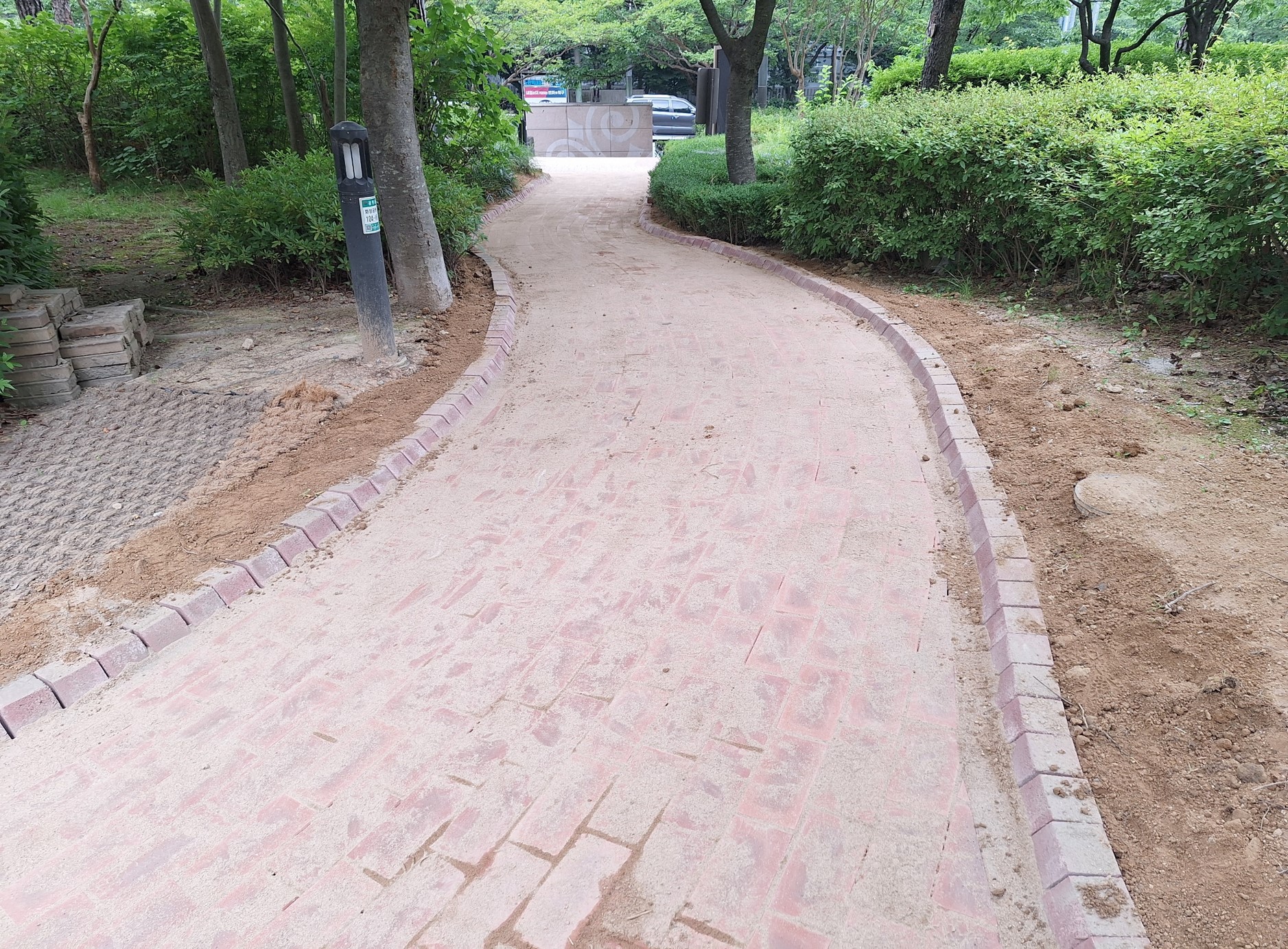 점토벽돌깔기 후