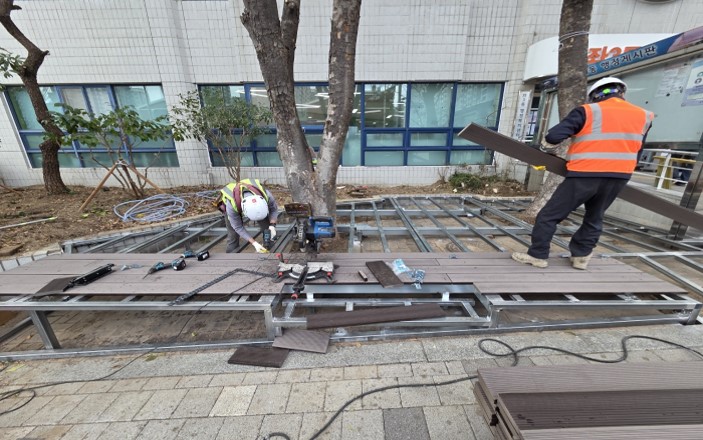 데크쉼터 조성 중1