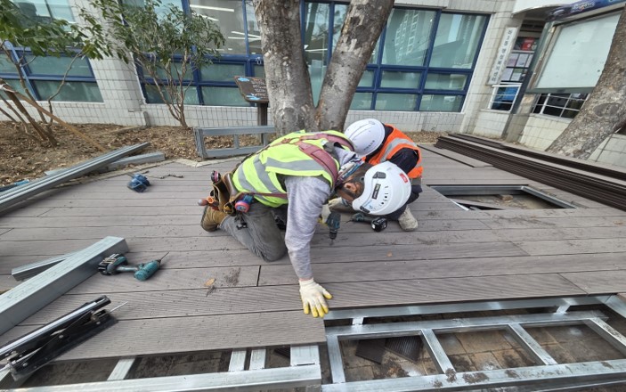 데크쉼터 조성 중2